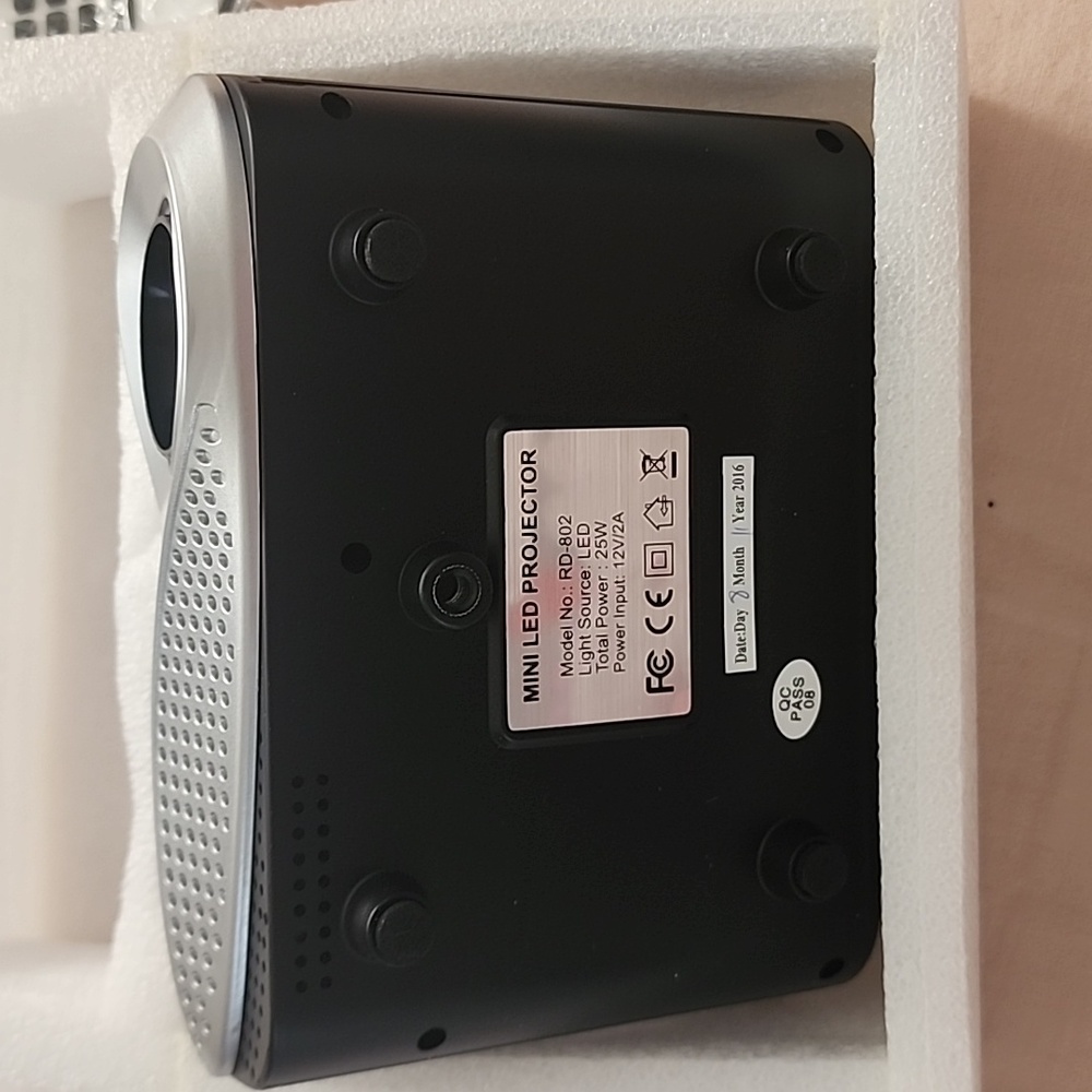 Mini LED PROJECTOR - Picture 4 of 6